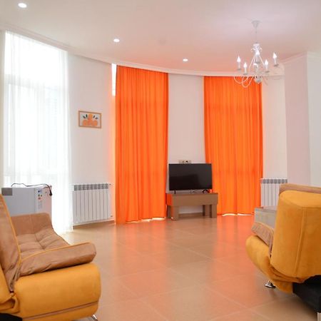 Orange Home Hotel Батуми Екстериор снимка