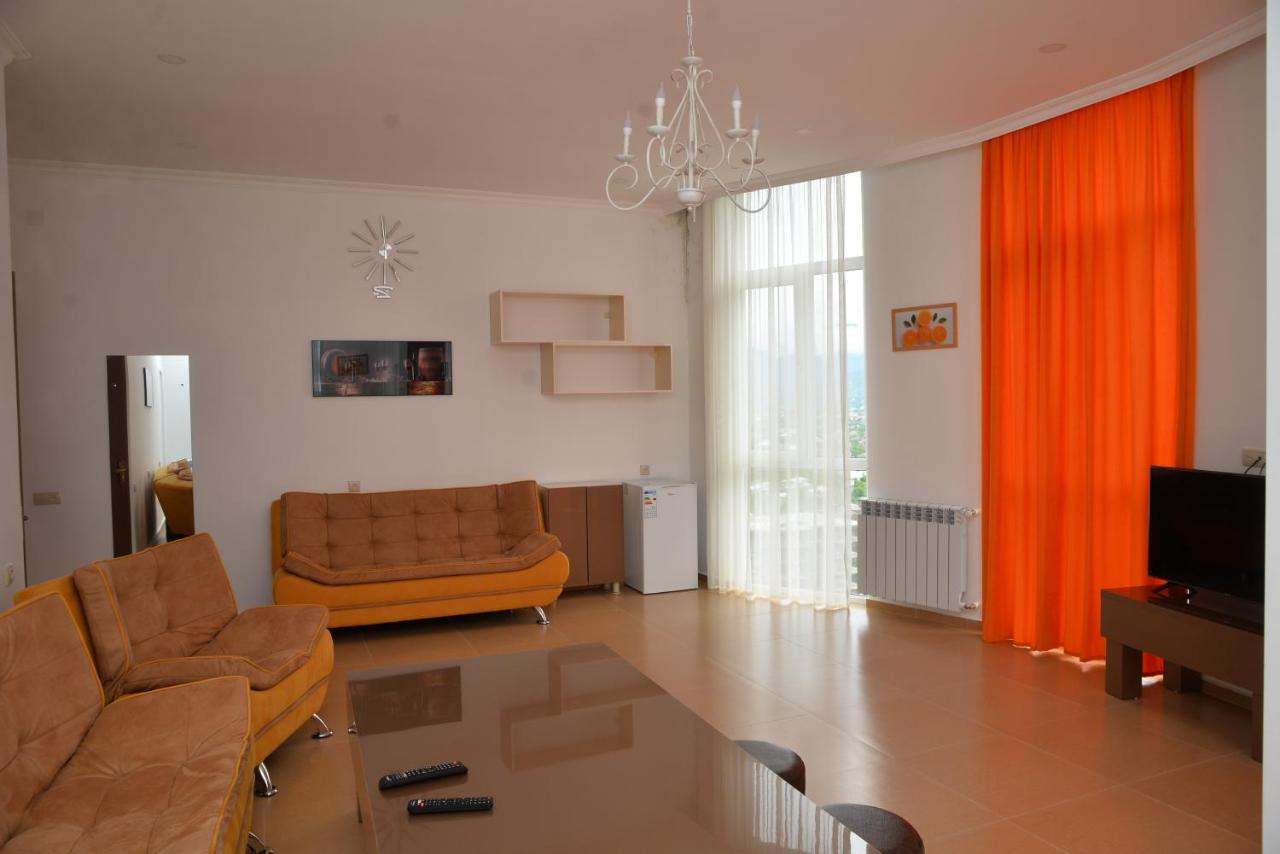 Orange Home Hotel Батуми Екстериор снимка