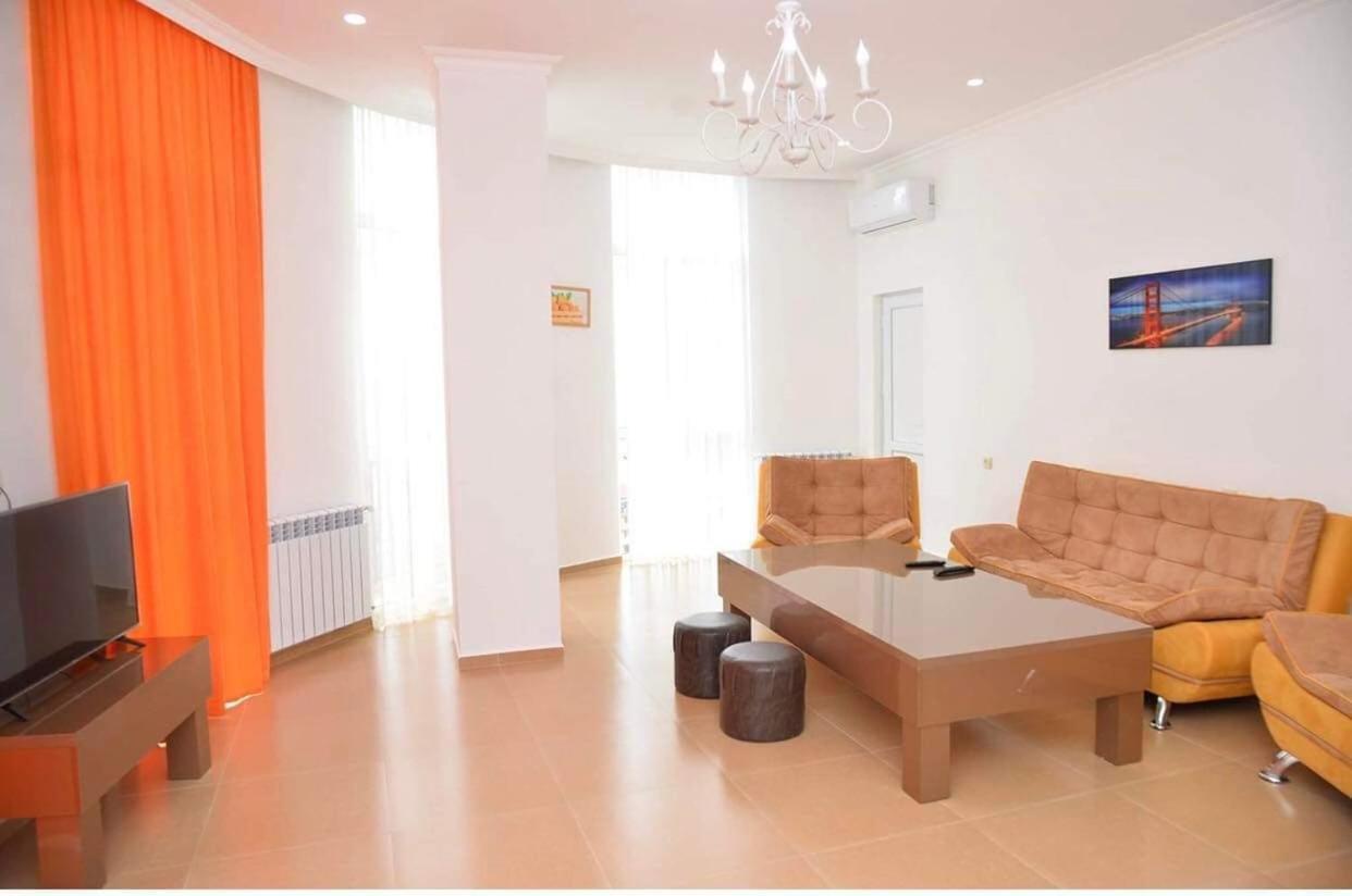 Orange Home Hotel Батуми Екстериор снимка