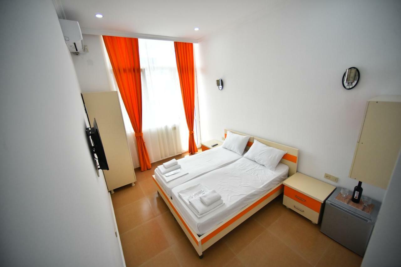 Orange Home Hotel Батуми Екстериор снимка