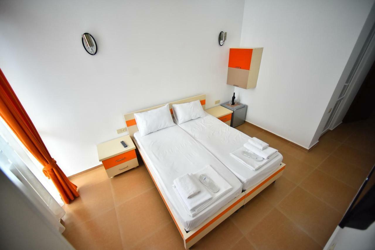 Orange Home Hotel Батуми Екстериор снимка