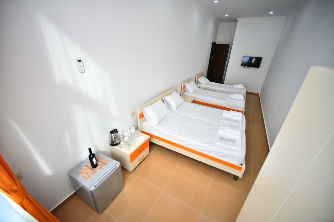 Orange Home Hotel Батуми Екстериор снимка