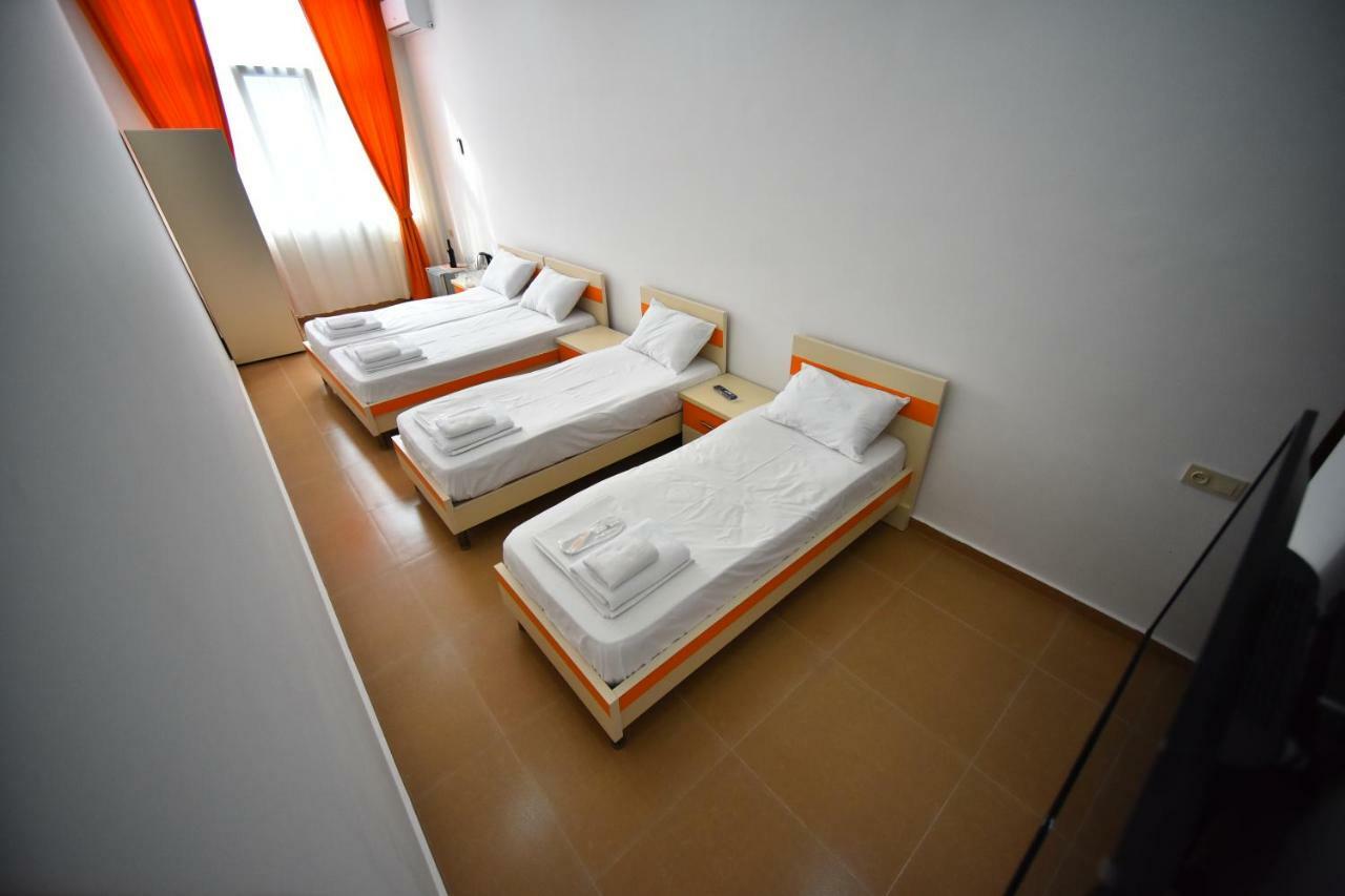 Orange Home Hotel Батуми Екстериор снимка