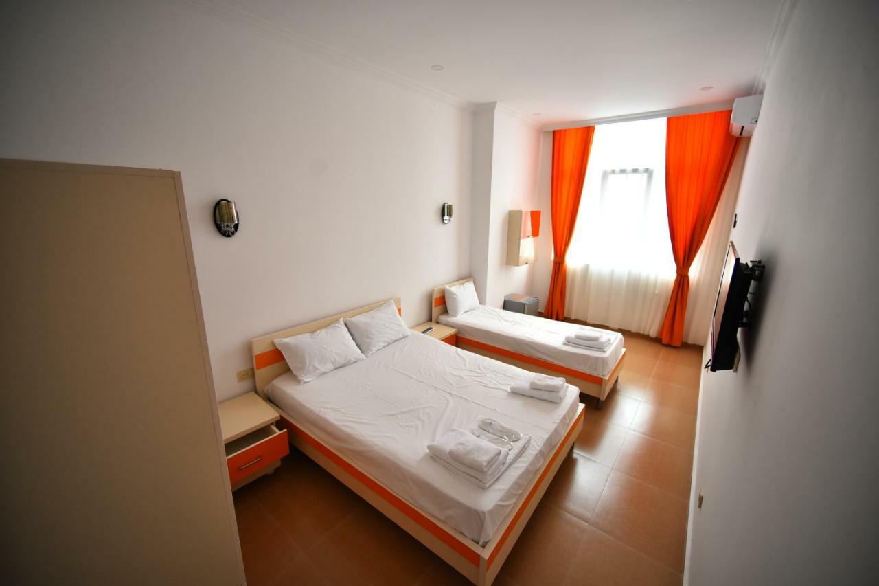 Orange Home Hotel Батуми Екстериор снимка