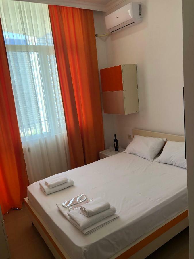 Orange Home Hotel Батуми Екстериор снимка