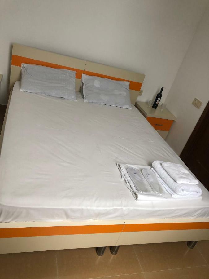 Orange Home Hotel Батуми Екстериор снимка